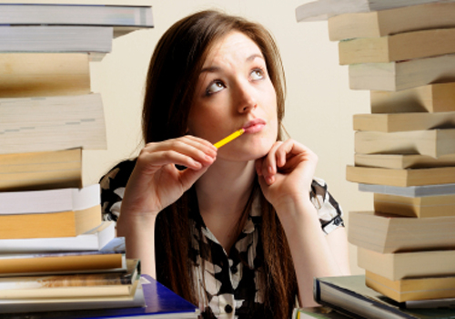 Bỏ học làm thuê, du học sinh bị trả về nước